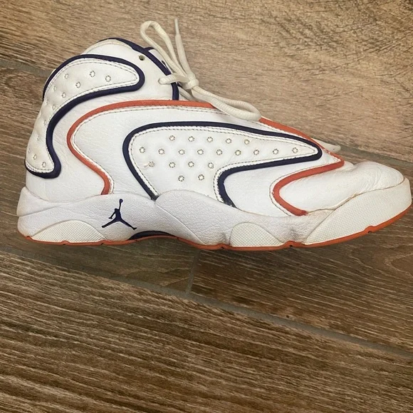 Air Jordan women’s  White and purple Sneakers - Picture 2 of 3